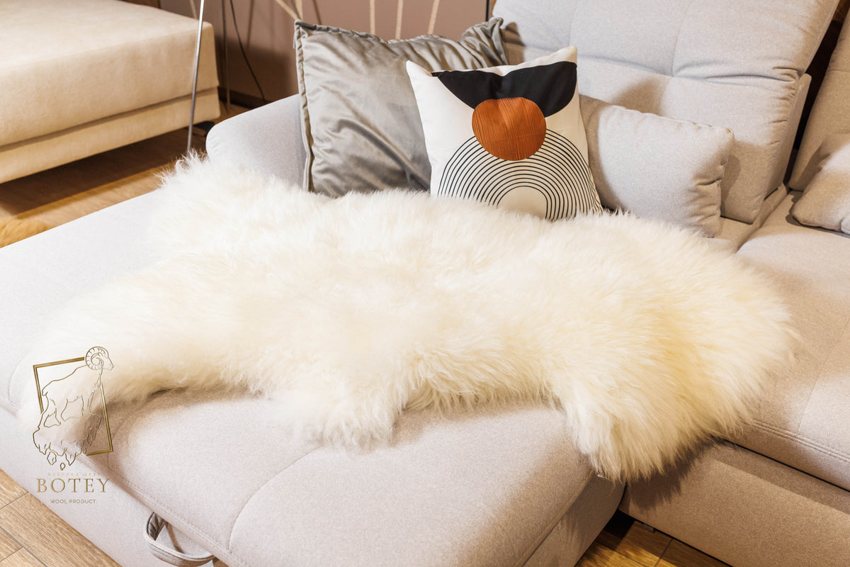 Natural White Sheepskin 110×65 cm – Soft Wool Rug & Furniture Cover