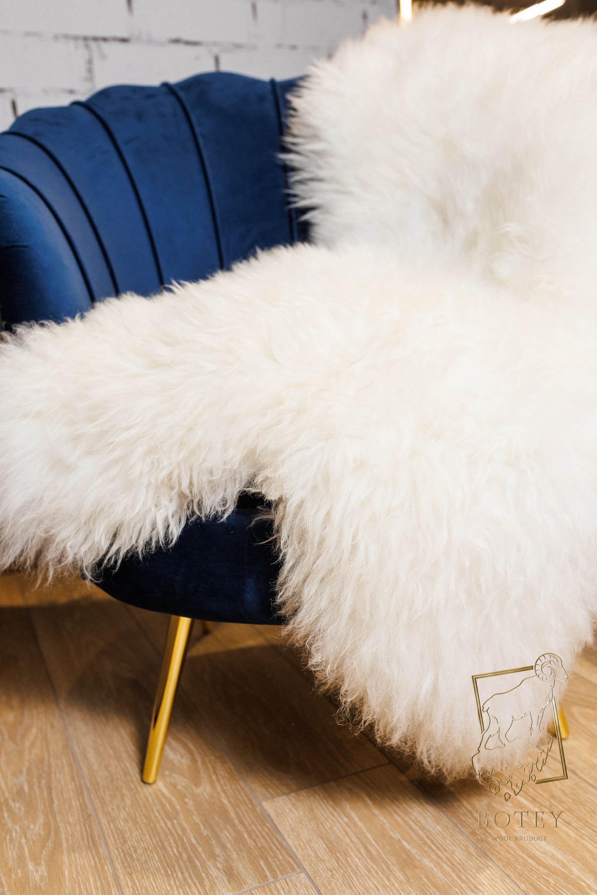 White Sheepskin “Snow White” 120×70 cm – Premium Long Wool Hide