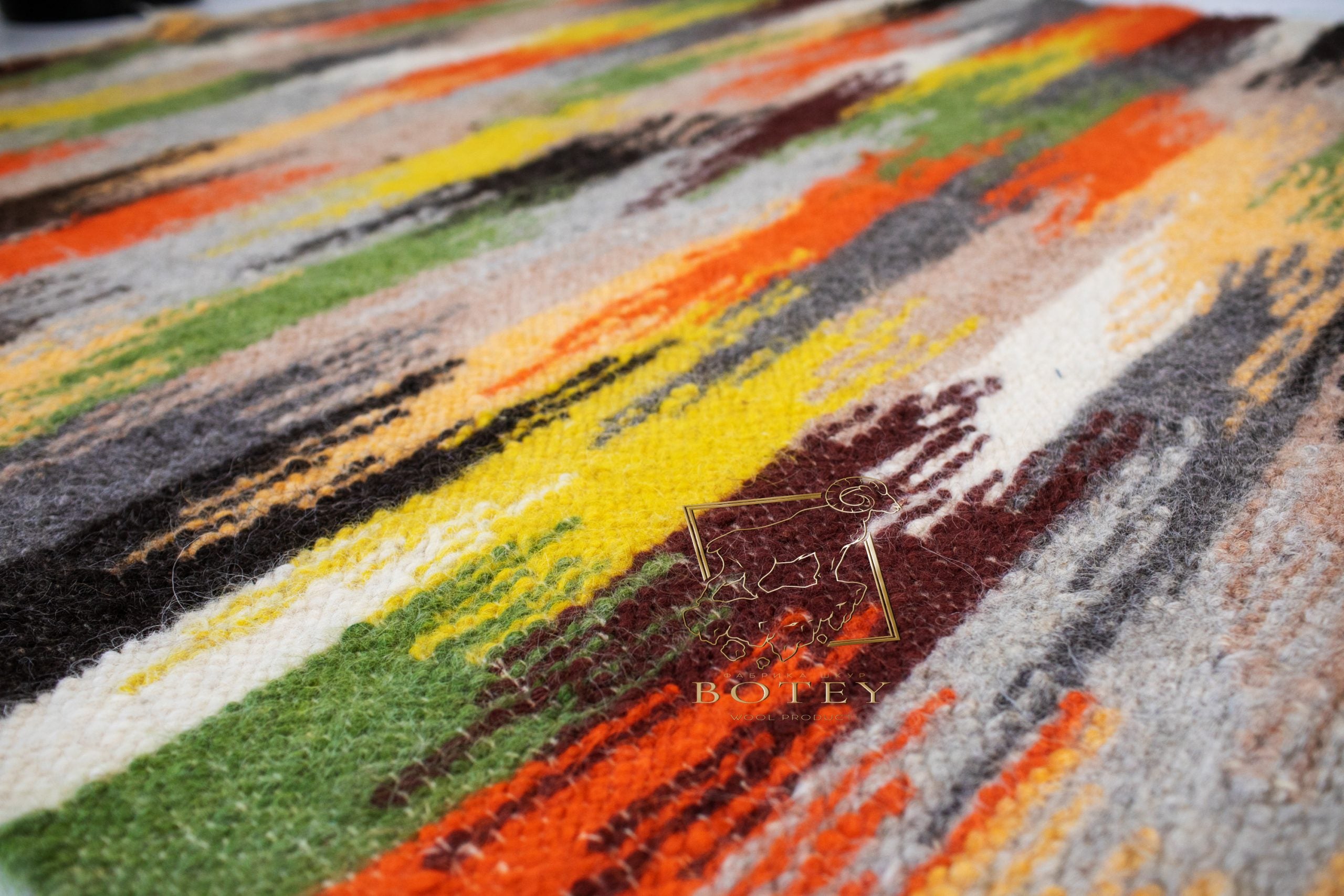 Carpathian Wool Blanket “Mirage” 190×220 cm – Premium Handmade Natural Wool
