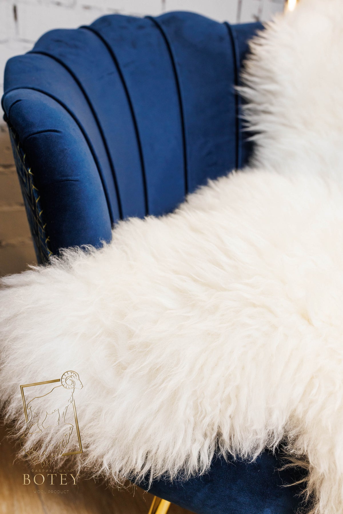 White Sheepskin “Snow White” 120×70 cm – Premium Long Wool Hide