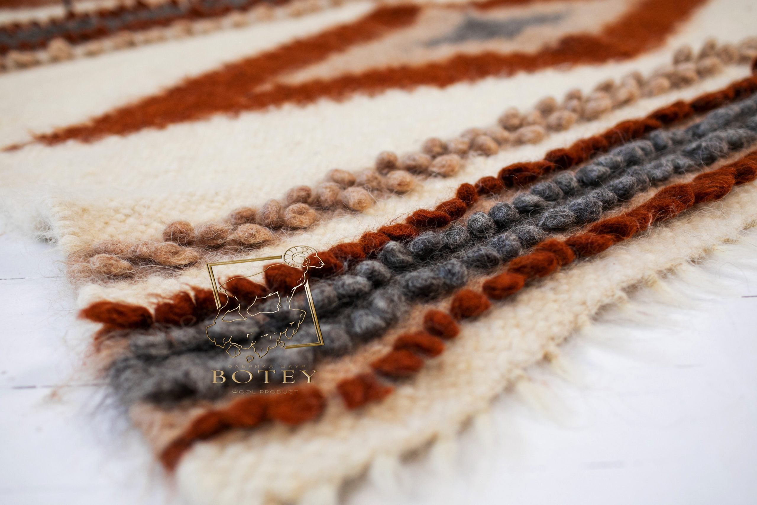 Carpathian Wool Blanket “Long Diamonds” 150×200 cm – Premium Handmade Natural Wool