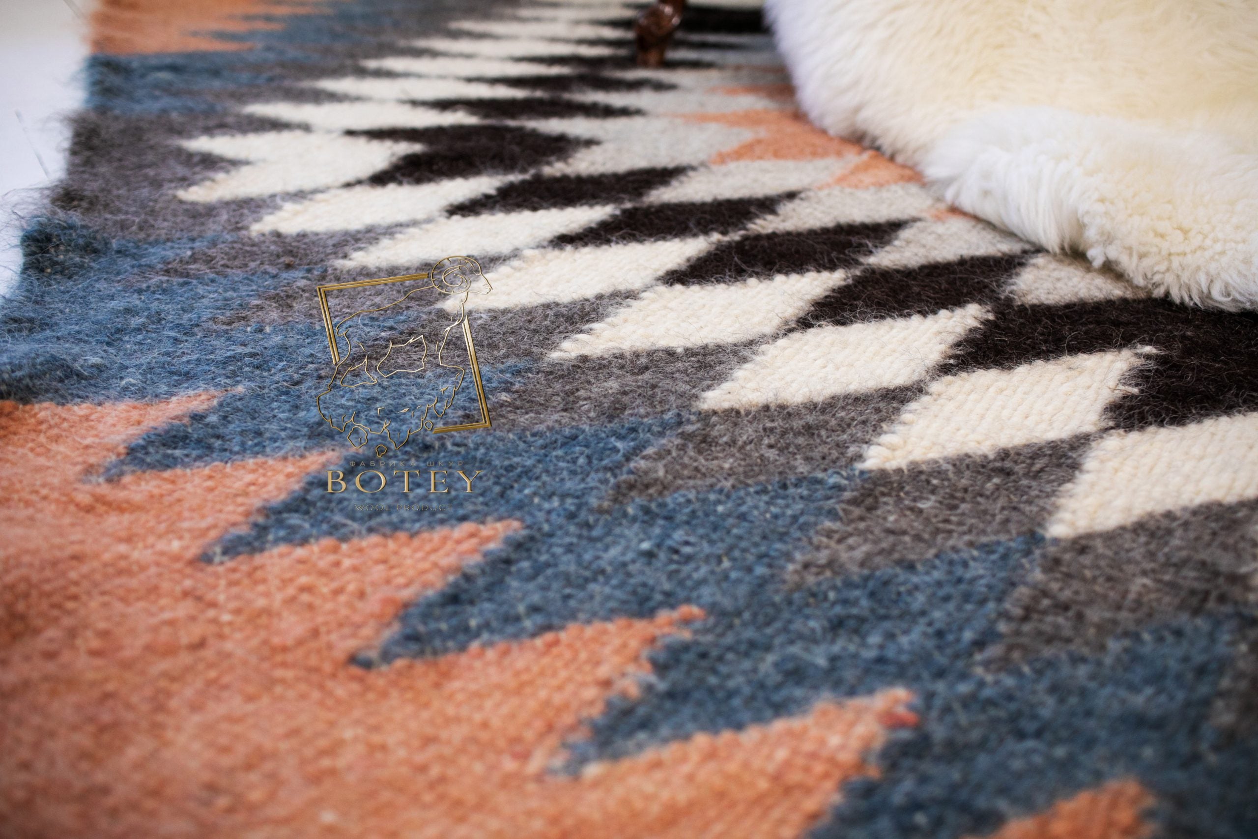 Carpathian Wool Blanket “Unforgettable” 190×220 cm – Premium Handmade Natural Wool