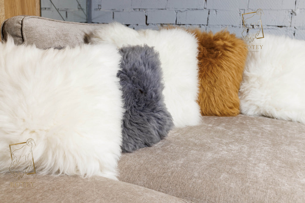 Fluffy White Sheepskin Cushion 40×40 cm – Natural Fur Decorative Pillow