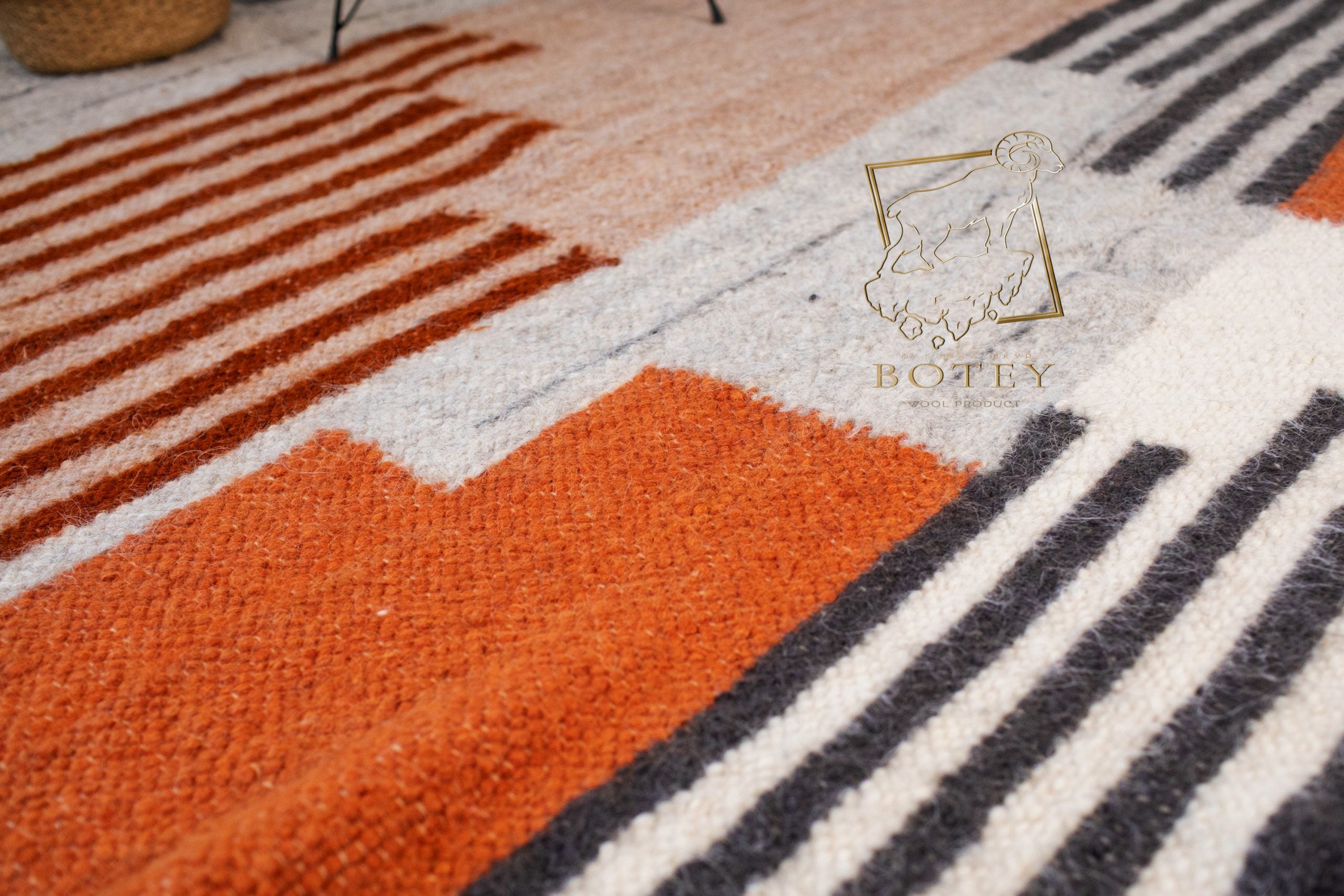 Carpathian Wool Blanket “Geometry” 190×220 cm – Premium Handmade Natural Wool