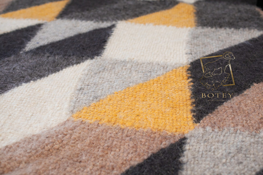 Carpathian Wool Blanket “Modern” 190×220 cm – Premium Handmade Natural Wool