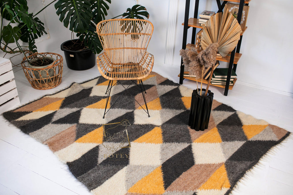 Carpathian Wool Blanket “Modern” 190×220 cm – Premium Handmade Natural Wool