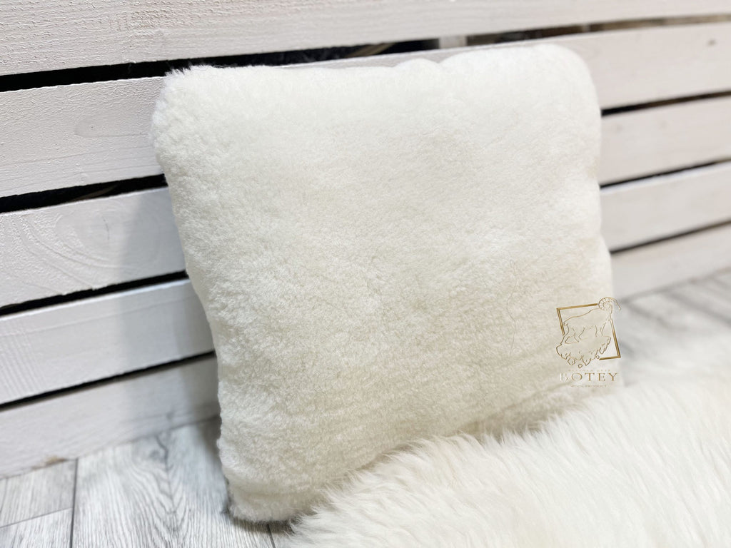 Handmade Short-Hair Sheepskin Pillow 35×35 cm – Natural Fur Cushion