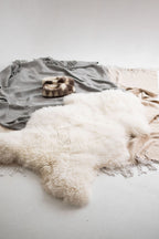 White Sheepskin Rug 100×60 cm – Natural Wool Hide