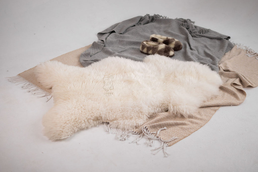 White Sheepskin Rug 100×60 cm – Natural Wool Hide