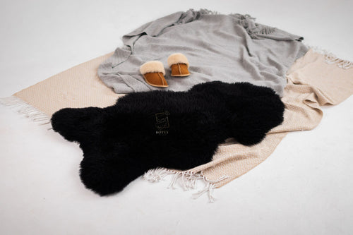 Black Sheepskin 110×65 cm – Natural Wool Rug