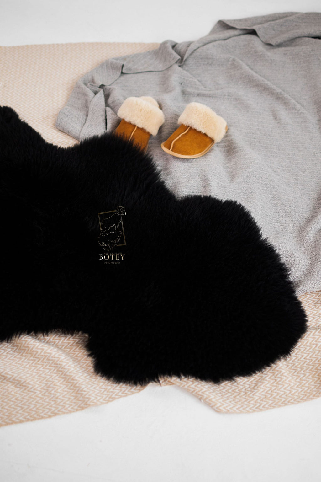 Black Sheepskin 110×65 cm – Natural Wool Rug