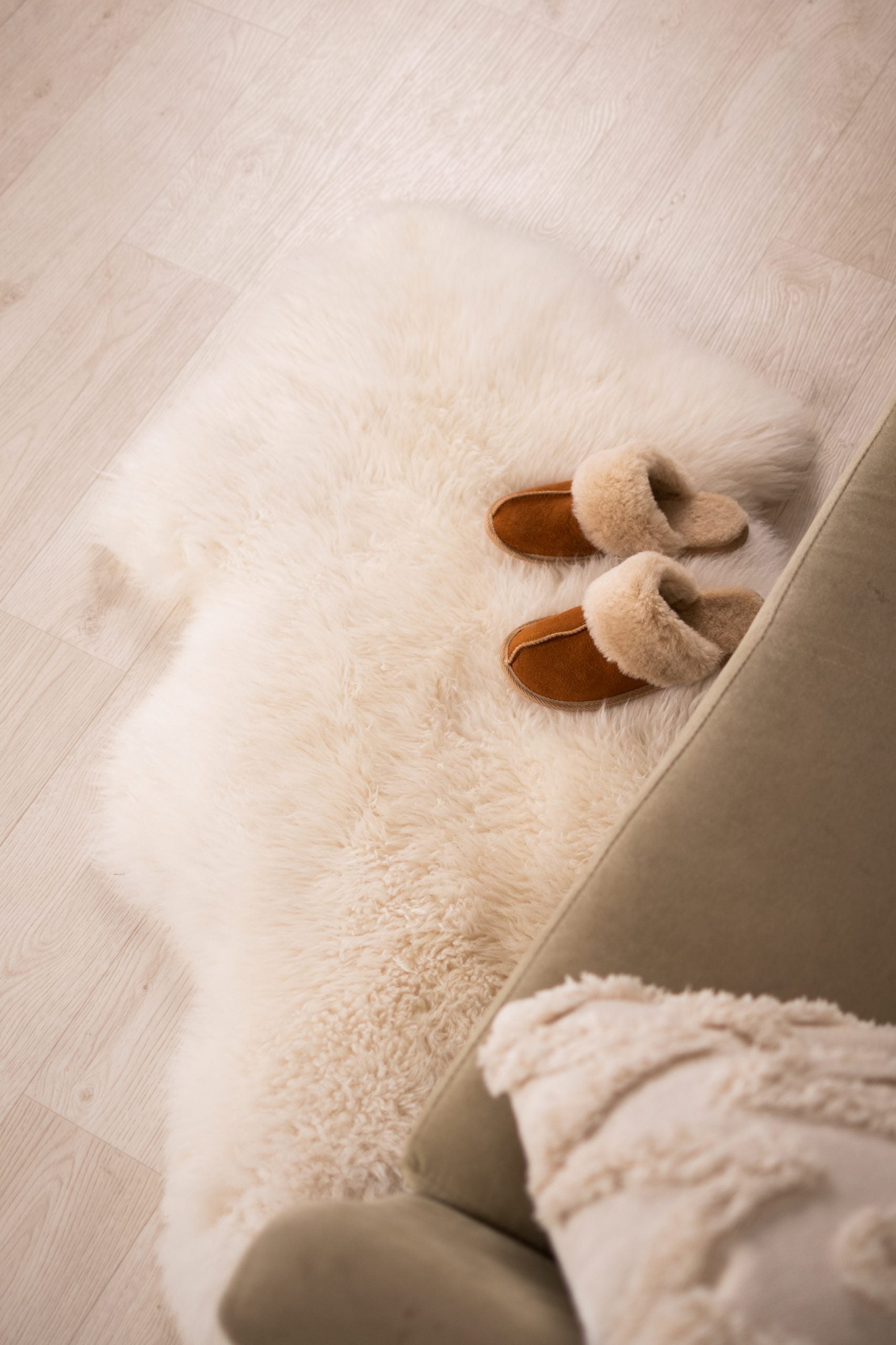 Ivory White Sheepskin Rug 120×70 cm – Natural Wool Hide