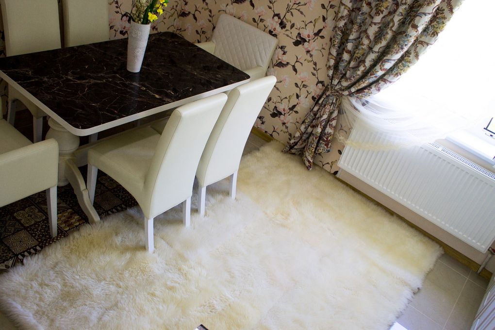 Large Rectangular Sheepskin Rug (250×180 cm) – Natural White Fur Carpet