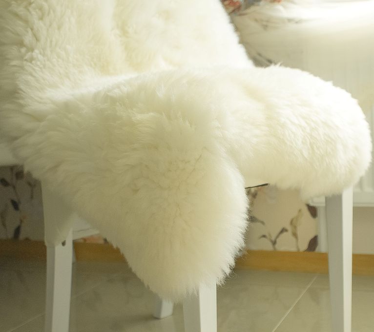White Sheepskin Rug Medium Wool 130×75 cm – Natural Hide | BOTEY