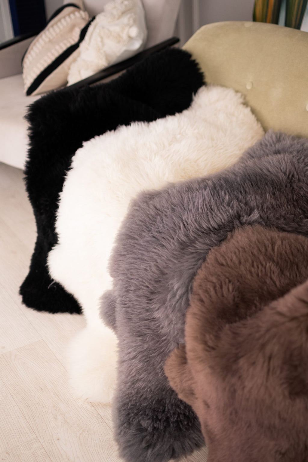 Ivory White Sheepskin Rug 120×70 cm – Natural Wool Hide