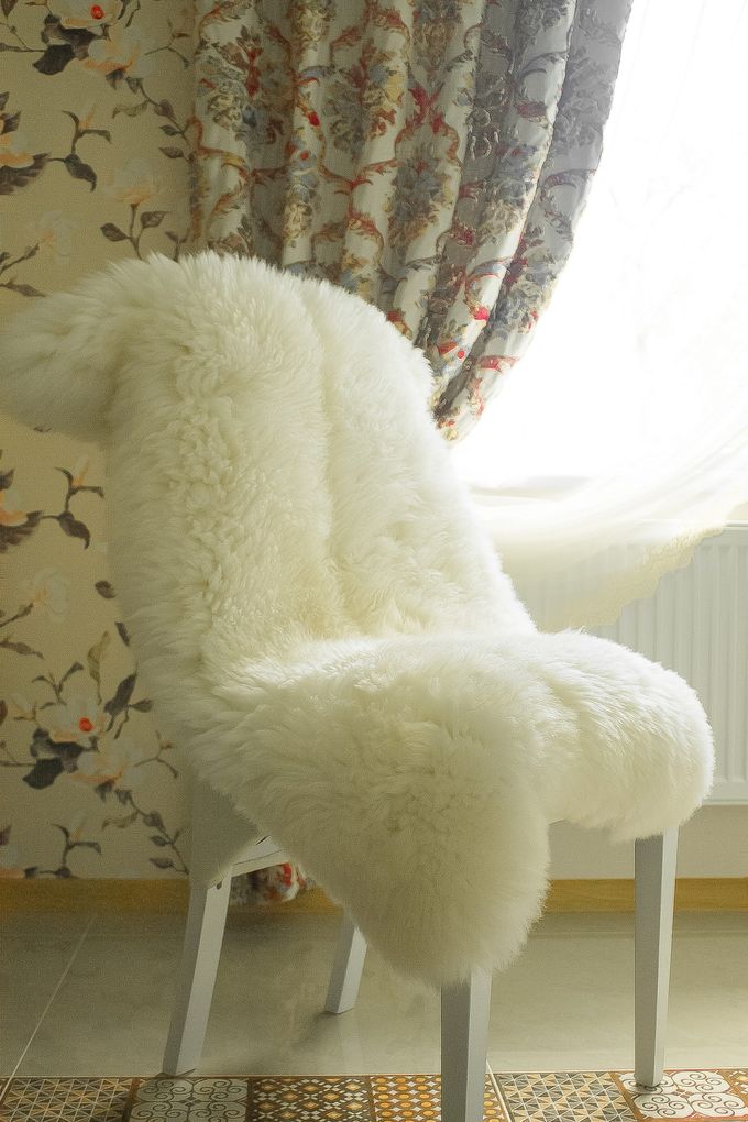 White Sheepskin Rug Medium Wool 130×75 cm – Natural Hide | BOTEY