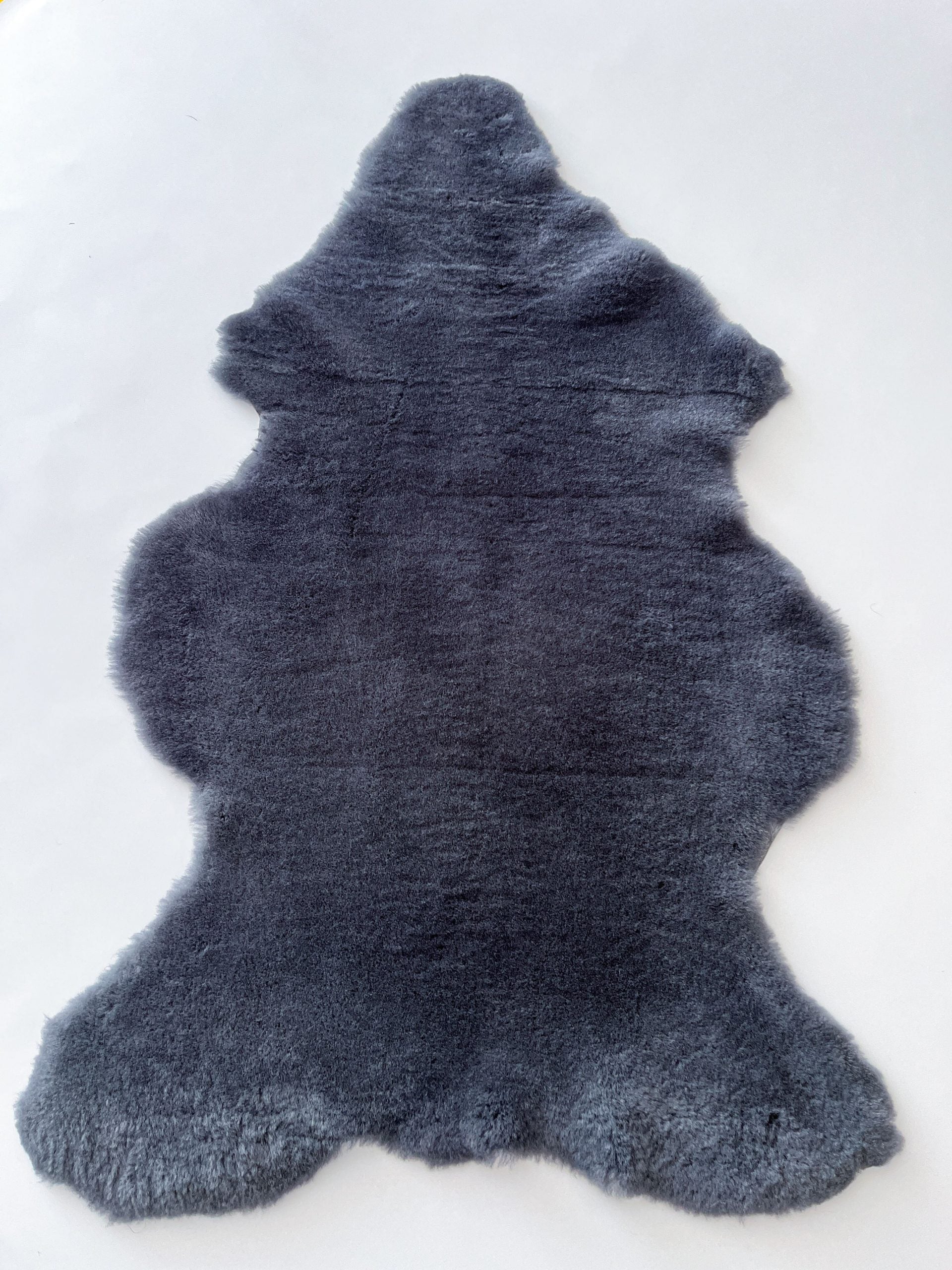 Grey Short Wool Sheepskin 110×60 cm – Natural Rug