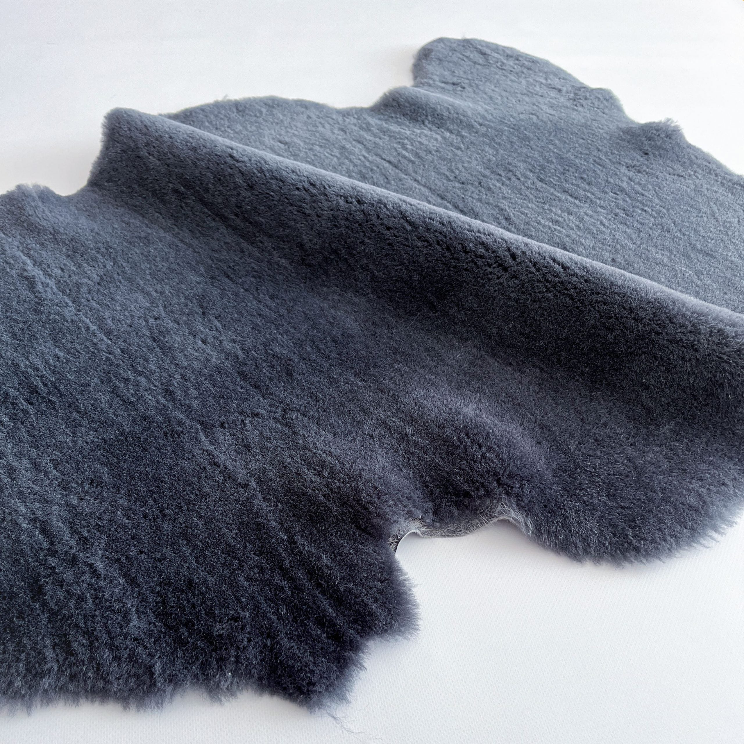 Grey Short Wool Sheepskin 110×60 cm – Natural Rug