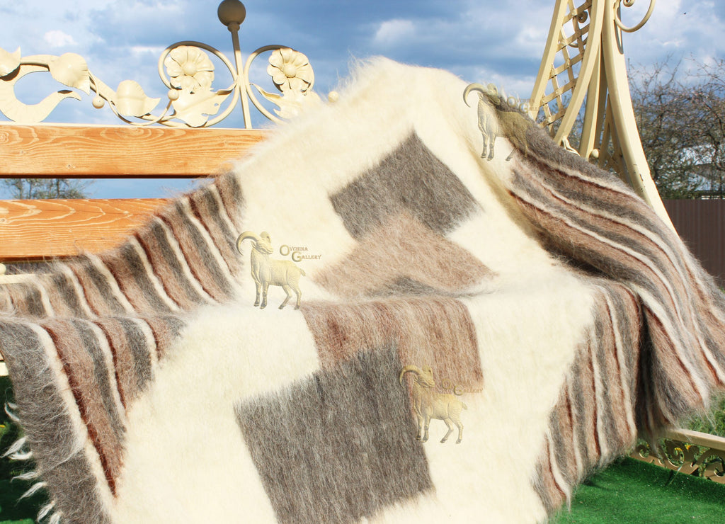 Carpathian Wool Blanket “Hourglass” 150×200 cm – Premium Handmade Natural Wool
