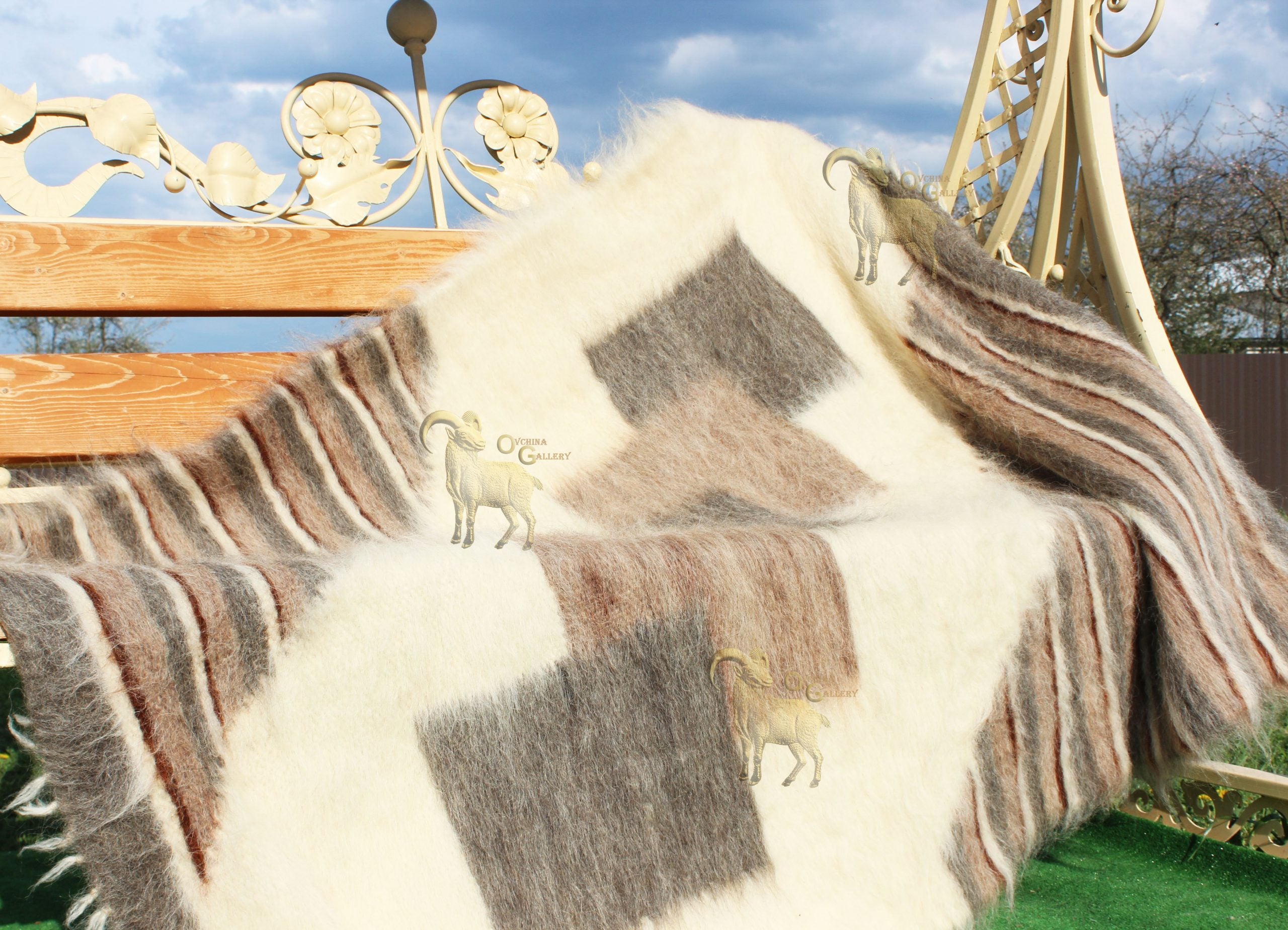 Carpathian Wool Blanket “Hourglass” 150×200 cm – Premium Handmade Natural Wool