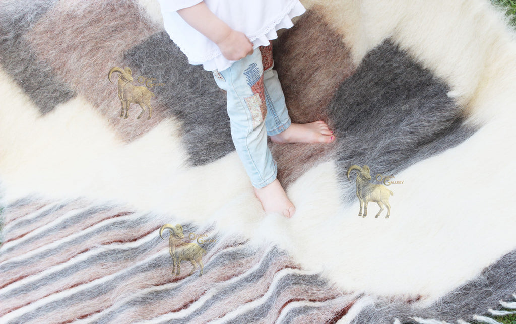 Carpathian Wool Blanket “Hourglass” 150×200 cm – Premium Handmade Natural Wool