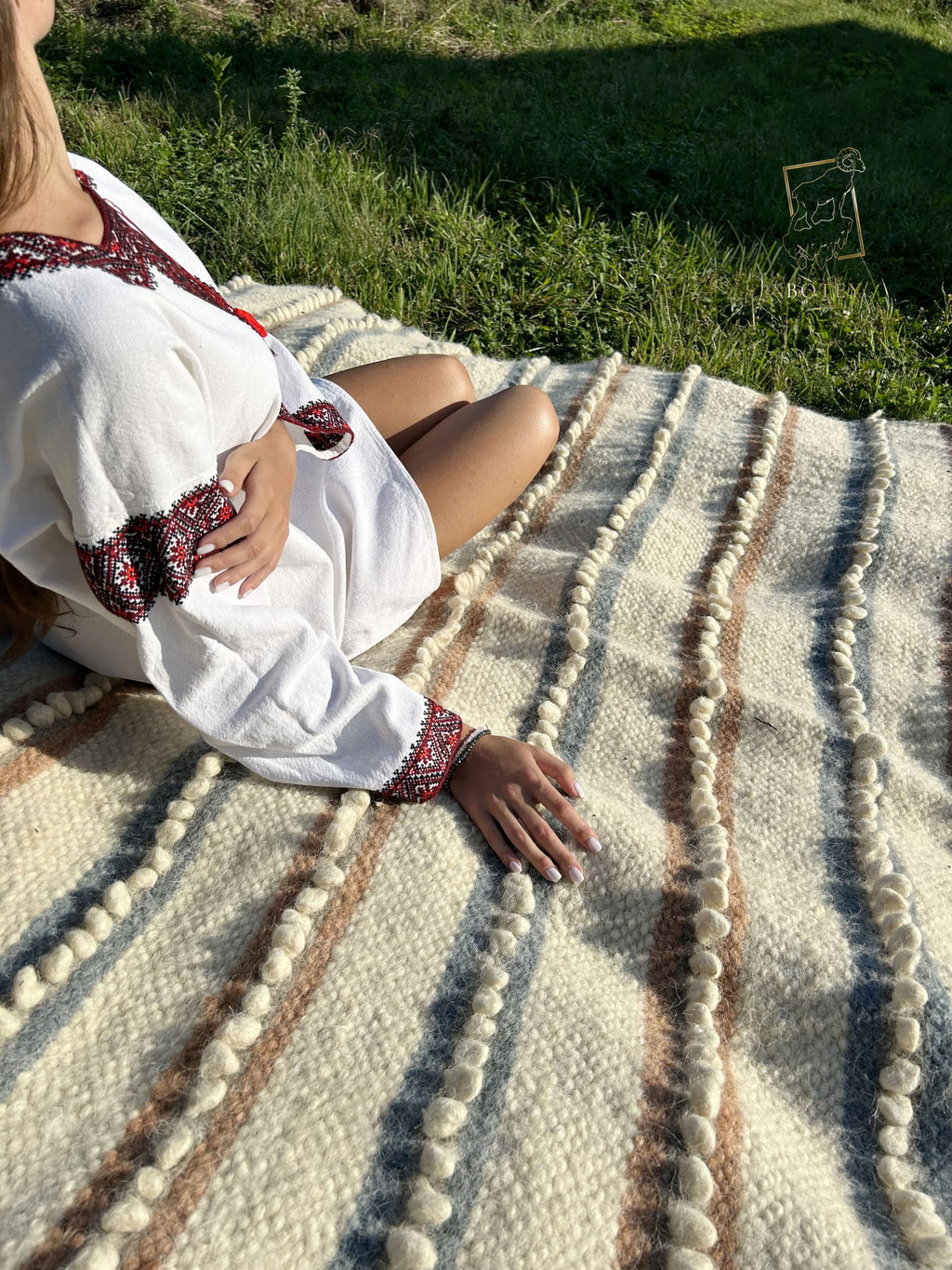 Carpathian Wool Blanket “Soft Bouclé” 190×220 cm – Premium Handmade Natural Wool