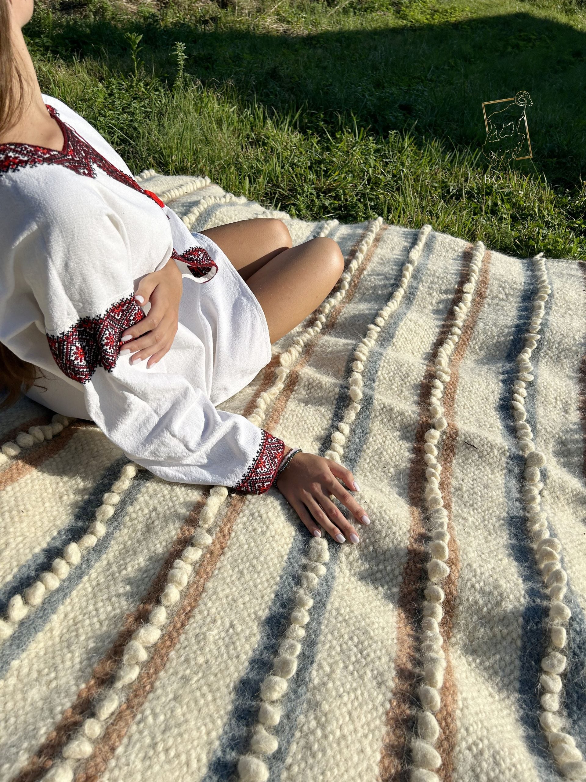Carpathian Wool Blanket “Soft Bouclé” 190×220 cm – Premium Handmade Natural Wool