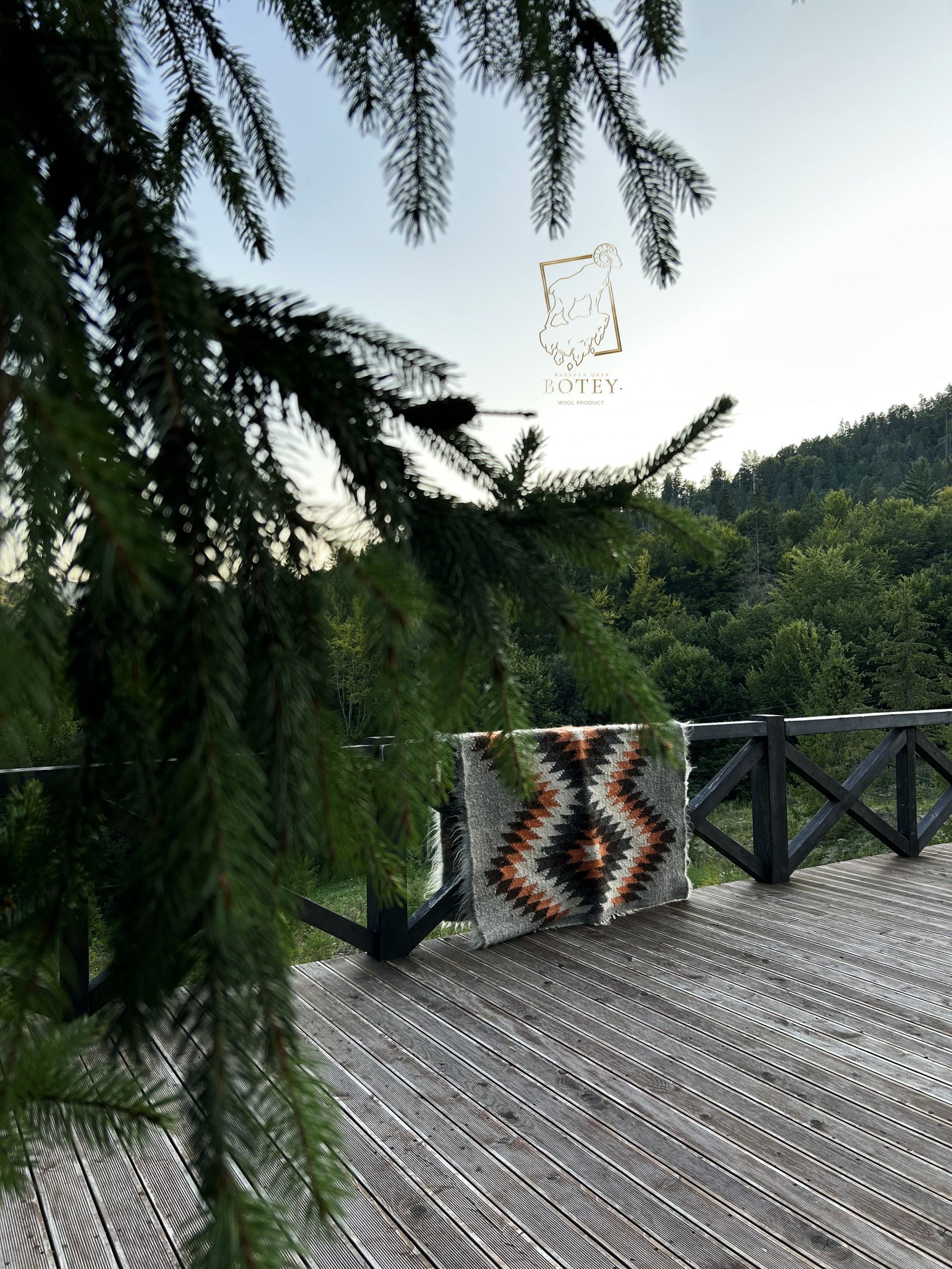 Carpathian Wool Blanket “Traditional” 150×200 cm – Premium Handmade Natural Wool