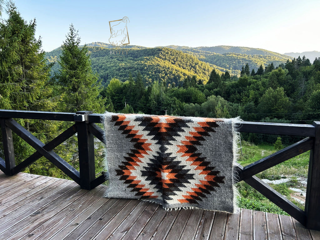 Carpathian Wool Blanket “Traditional” 150×200 cm – Premium Handmade Natural Wool