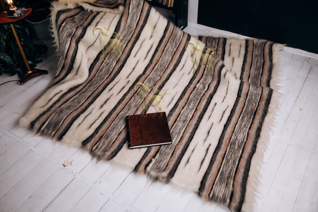 Carpathian Wool Blanket “Birch” 190×220 cm – Premium Handmade Natural Wool