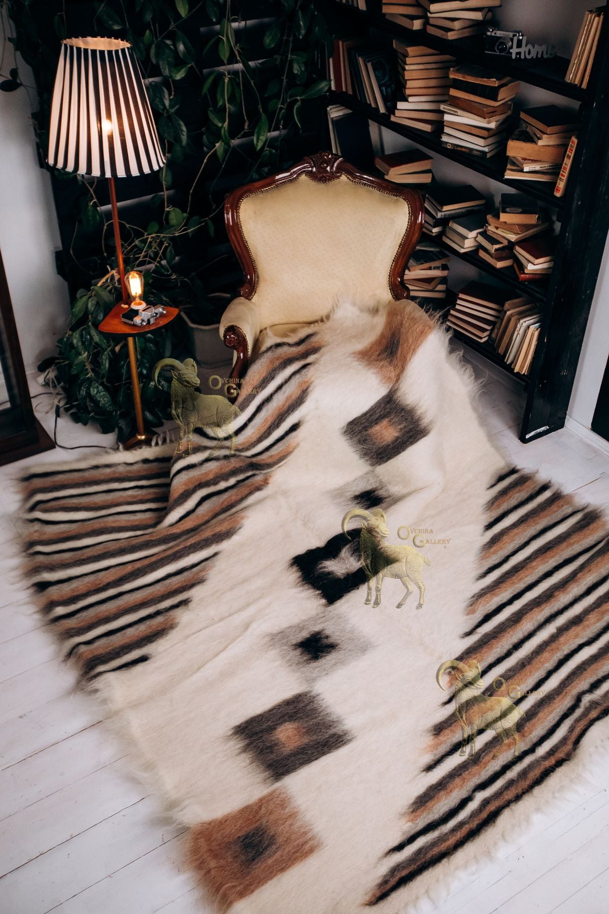 Carpathian Wool Blanket “Hourglass” 190×220 cm – Premium Handmade Natural Wool