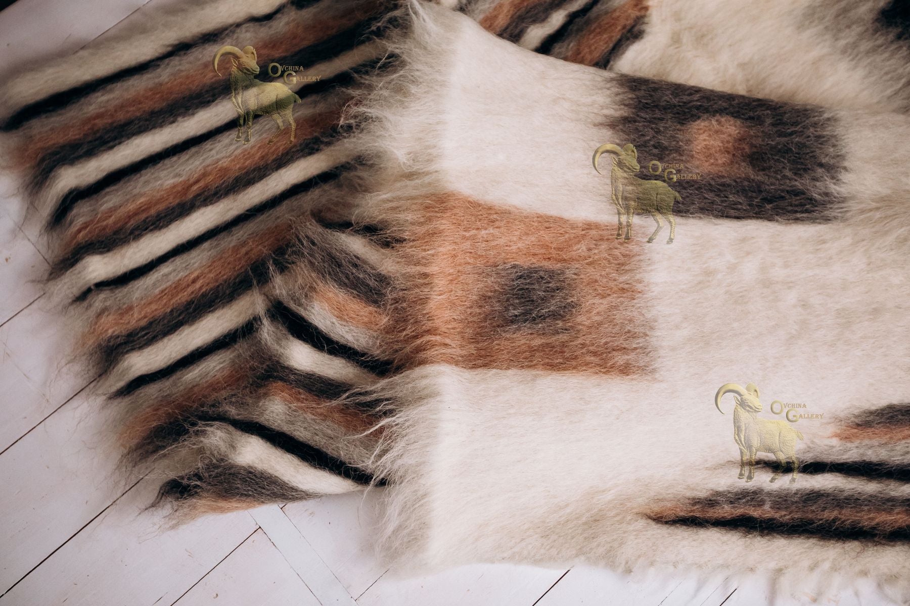 Carpathian Wool Blanket “Hourglass” 190×220 cm – Premium Handmade Natural Wool