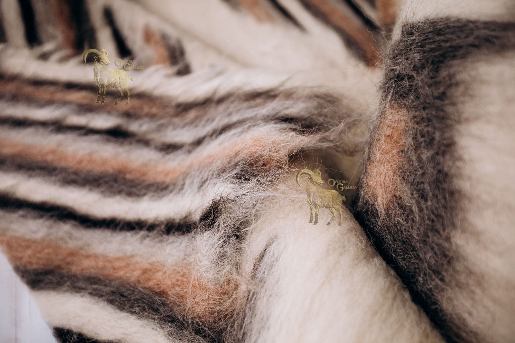 Carpathian Wool Blanket “Hourglass” 190×220 cm – Premium Handmade Natural Wool
