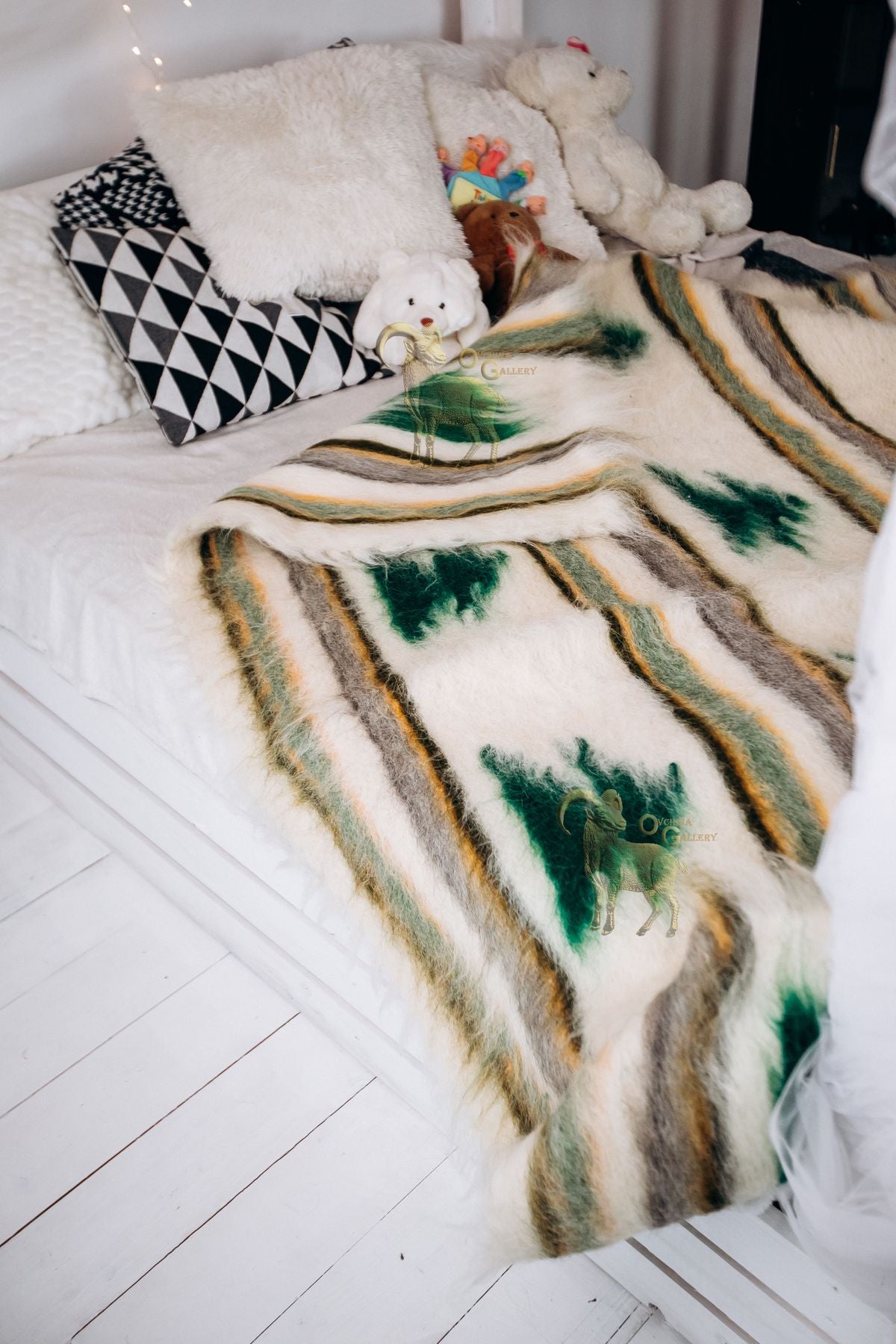 Carpathian Wool Blanket “Herringbone” 190×220 cm – Premium Handmade Natural Wool