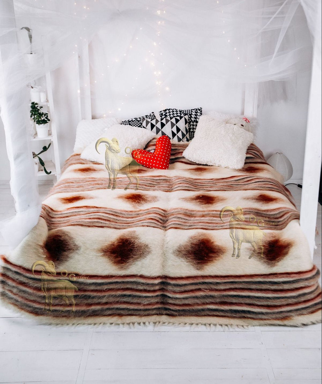 Carpathian Wool Blanket “Rose Quartz” 190×220 cm – Premium Handmade Natural Wool