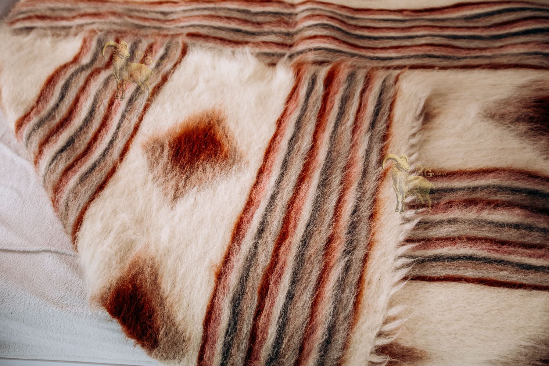 Carpathian Wool Blanket “Rose Quartz” 190×220 cm – Premium Handmade Natural Wool