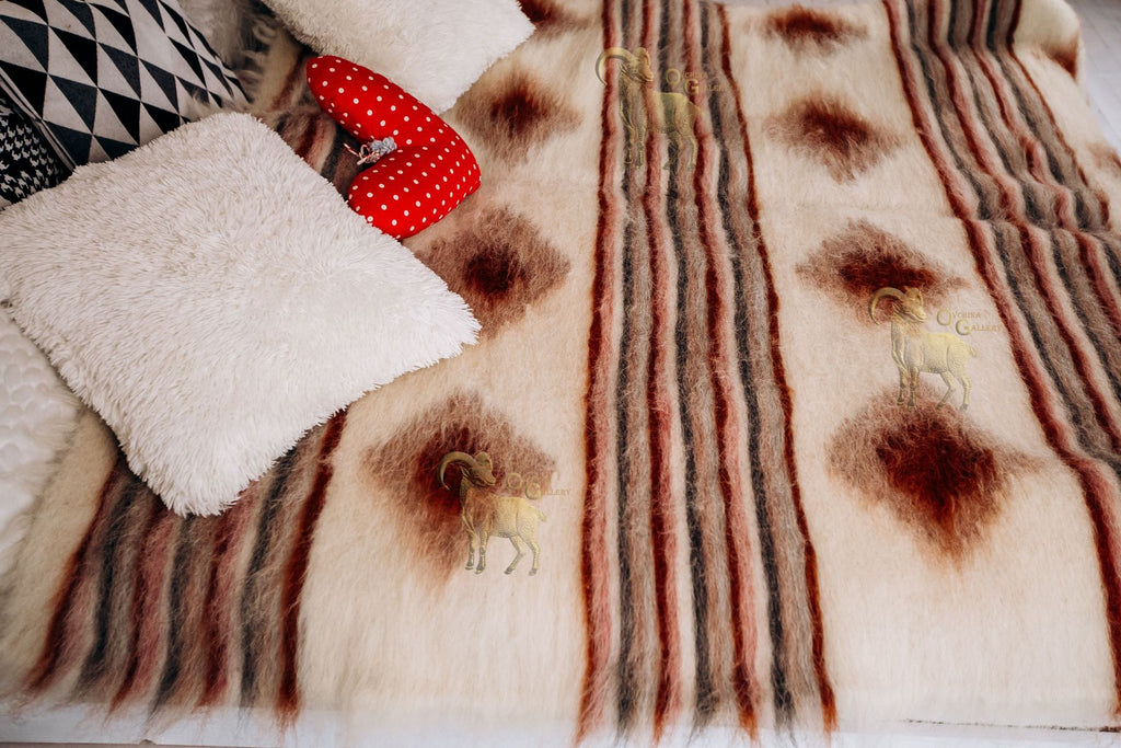 Carpathian Wool Blanket “Rose Quartz” 190×220 cm – Premium Handmade Natural Wool