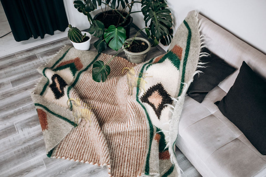 Carpathian Wool Blanket “Modern” 180×210 cm – Premium Handmade Natural Wool