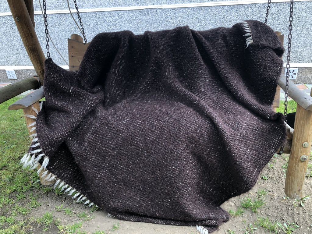 Carpathian Wool Blanket Solid Eggplant 150×210 cm – Premium Handmade Natural Wool