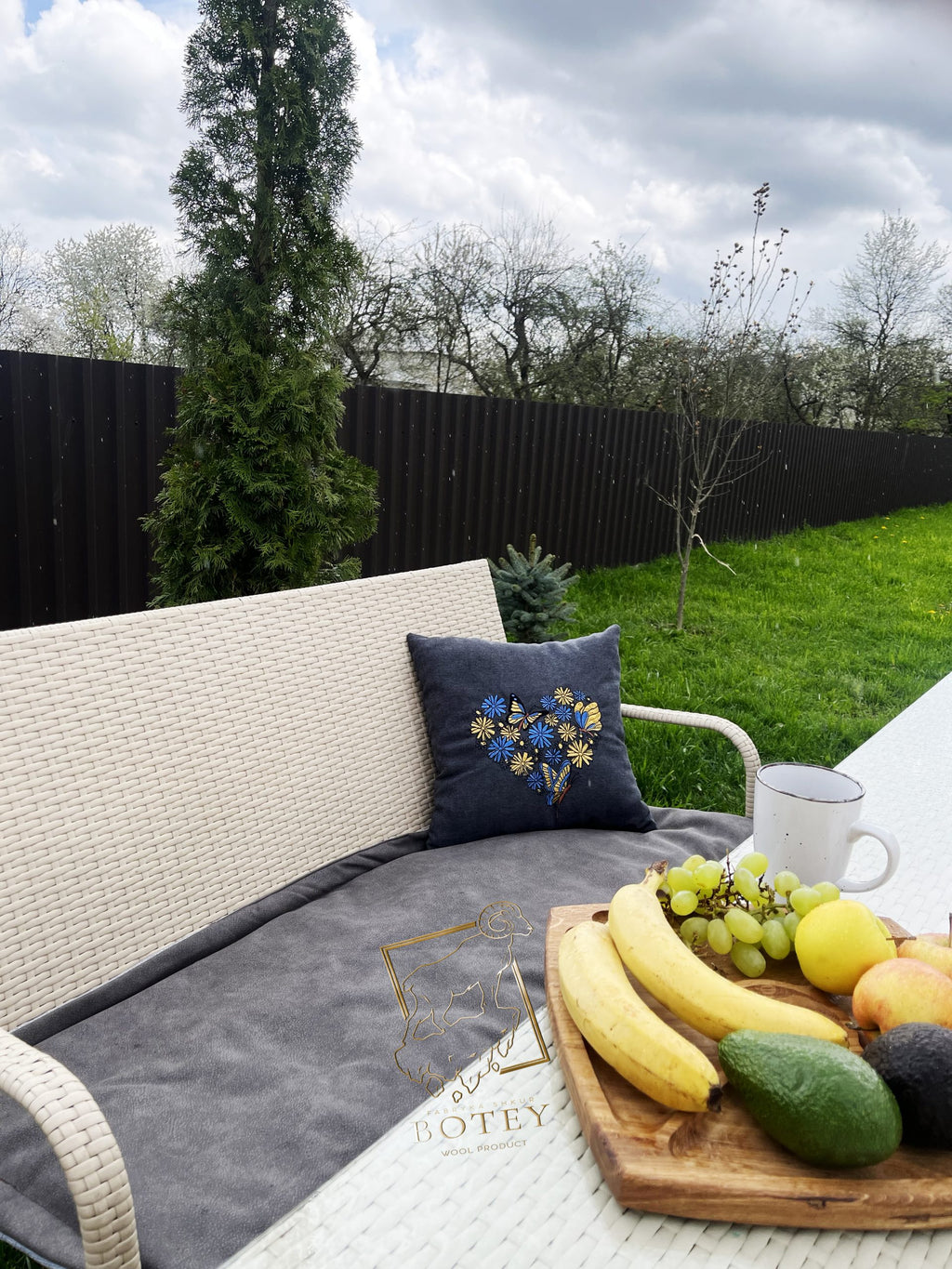 Garden Furniture Cushion with Ties Brown/Grey 120×50 cm – Outdoor Seat Pad