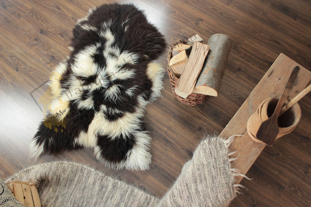 Dalmatian Style Sheepskin 110×70 cm – Spotted Natural Wool Rug