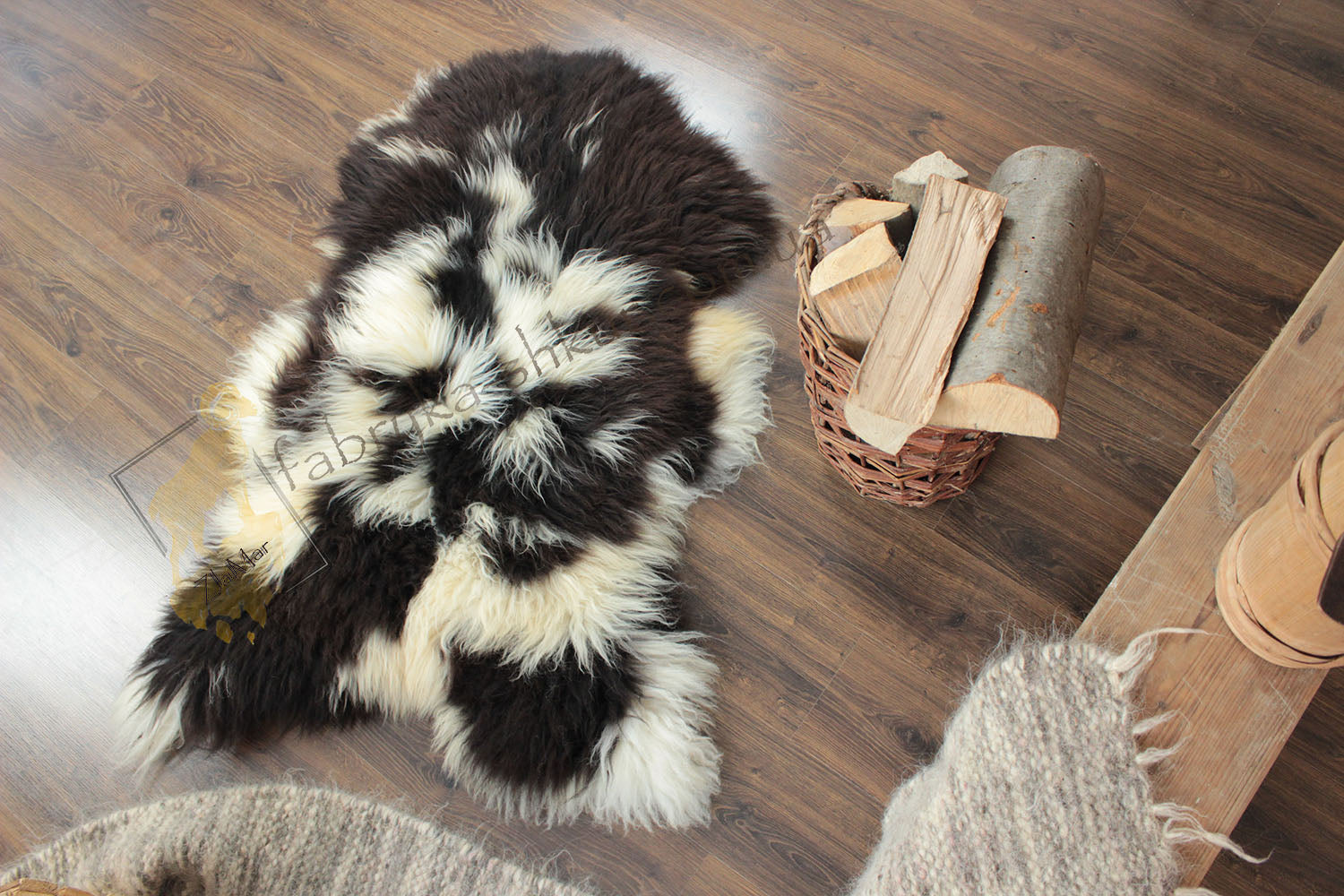 Dalmatian Style Sheepskin 110×70 cm – Spotted Natural Wool Rug