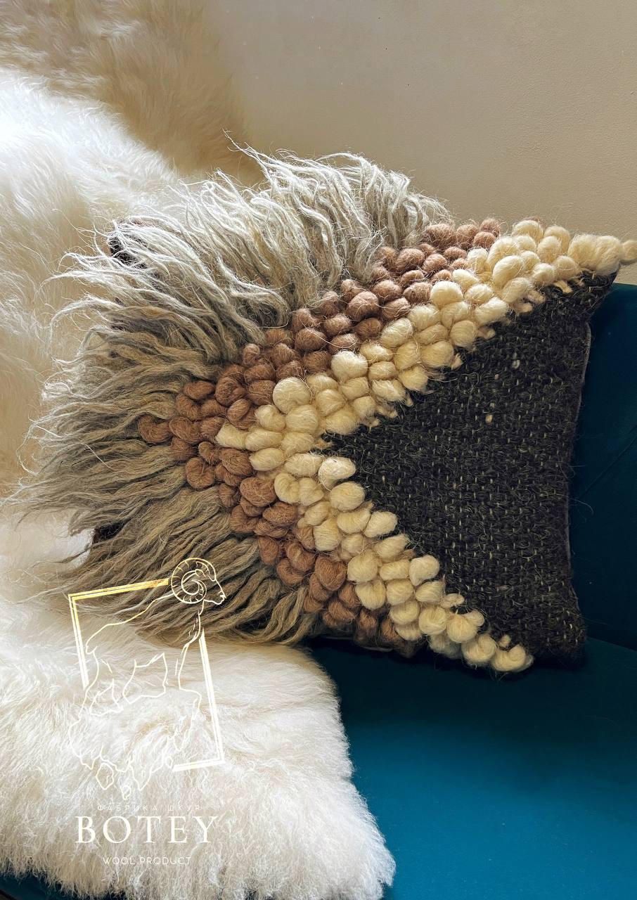 Decorative Wool Cushion “Molfar” 45×45 cm – Handmade | BOTEY