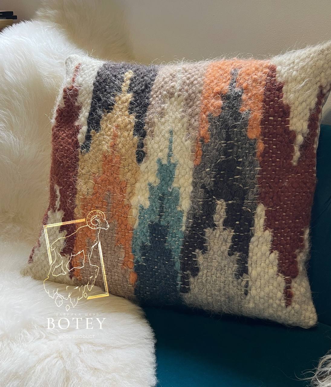 Decorative Wool Cushion “Mountain Majesty” 45×45 cm – Handmade