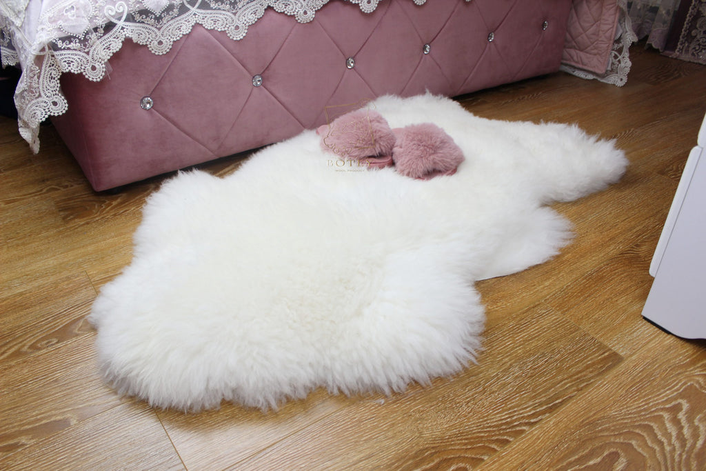 LUX New Zealand White Sheepskin Rug 130×75 cm – Premium Long Wool Hide