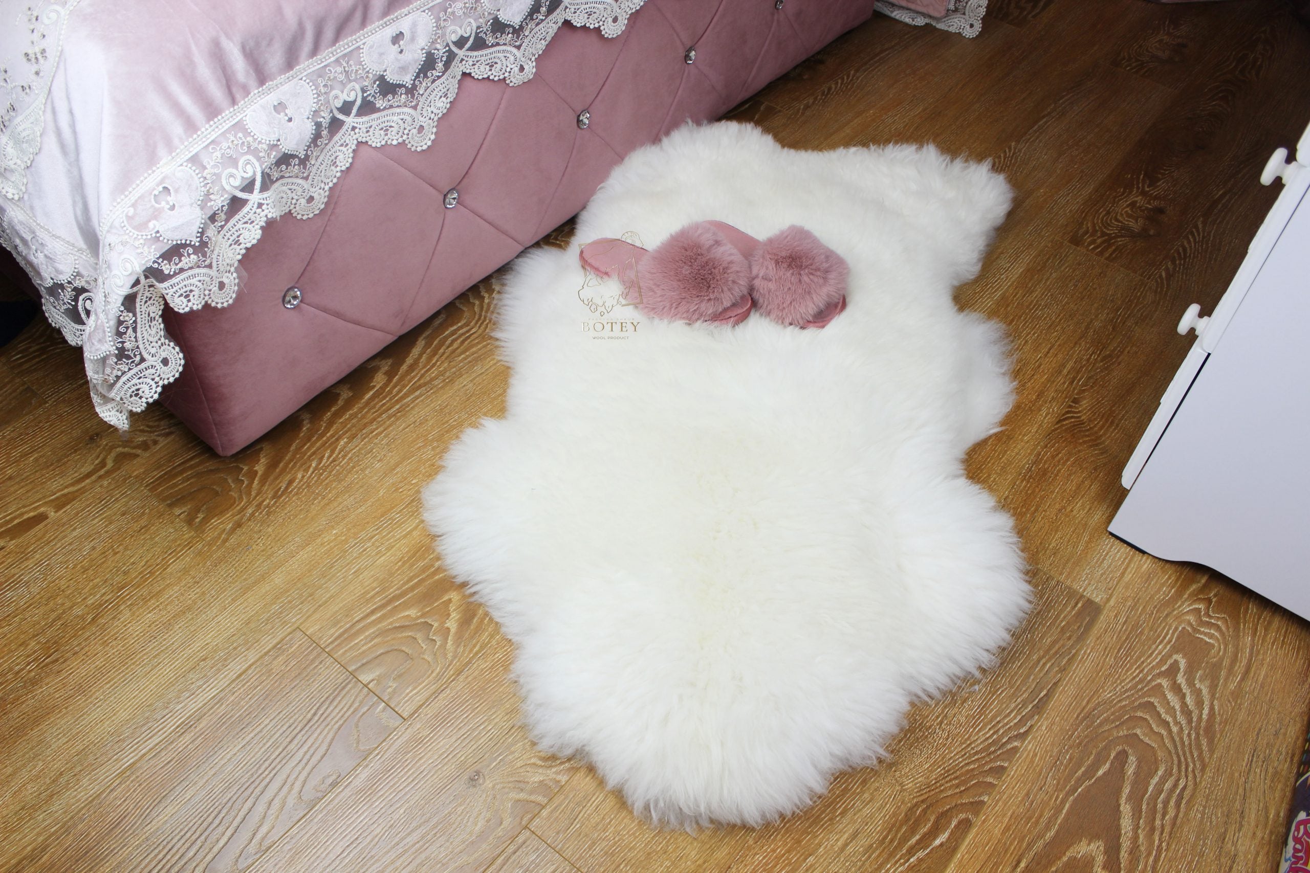 LUX New Zealand White Sheepskin Rug 130×75 cm – Premium Long Wool Hide