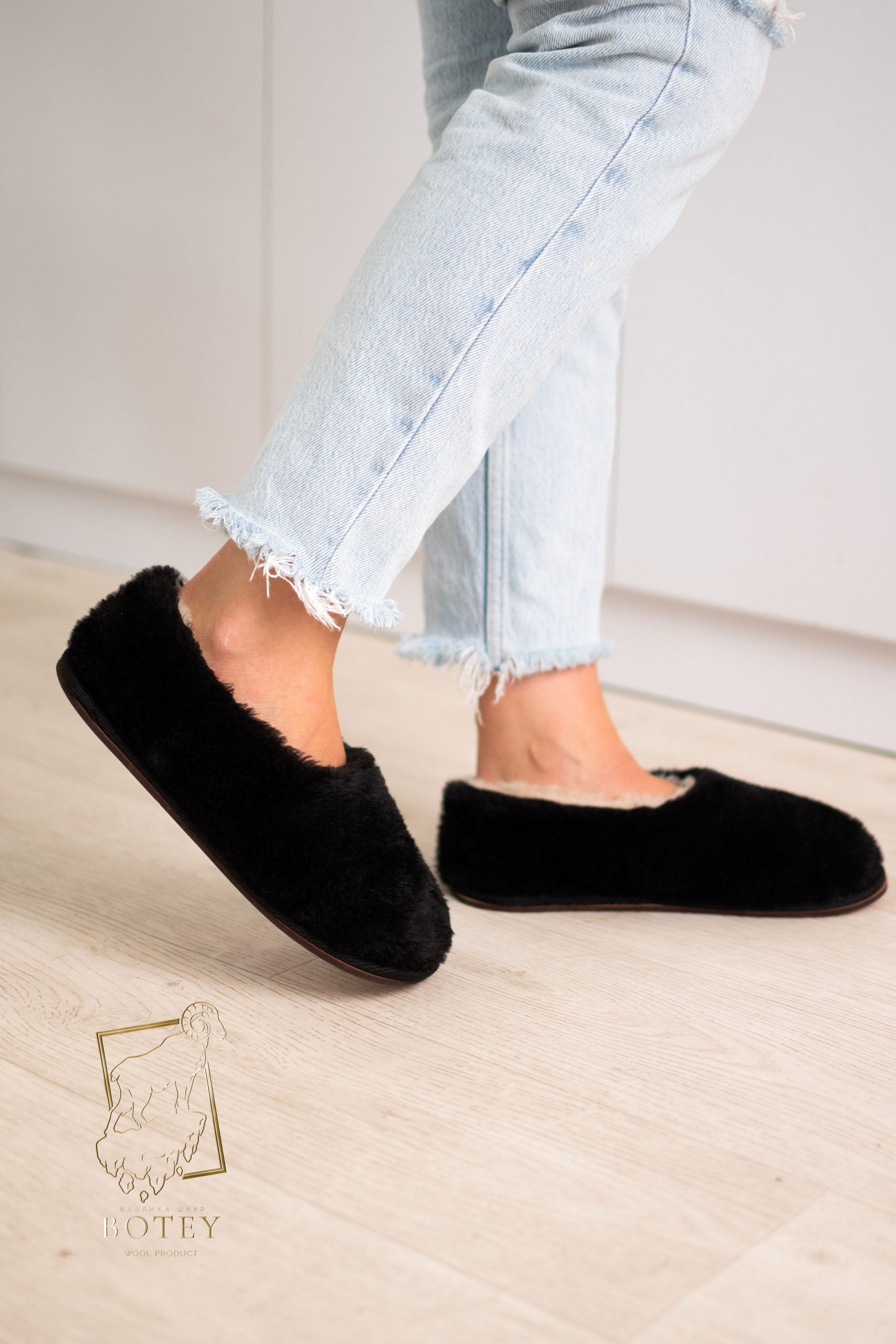Sheepskin Home Slippers Black – Warm Natural Wool Indoor Shoes (Sizes 36–41)