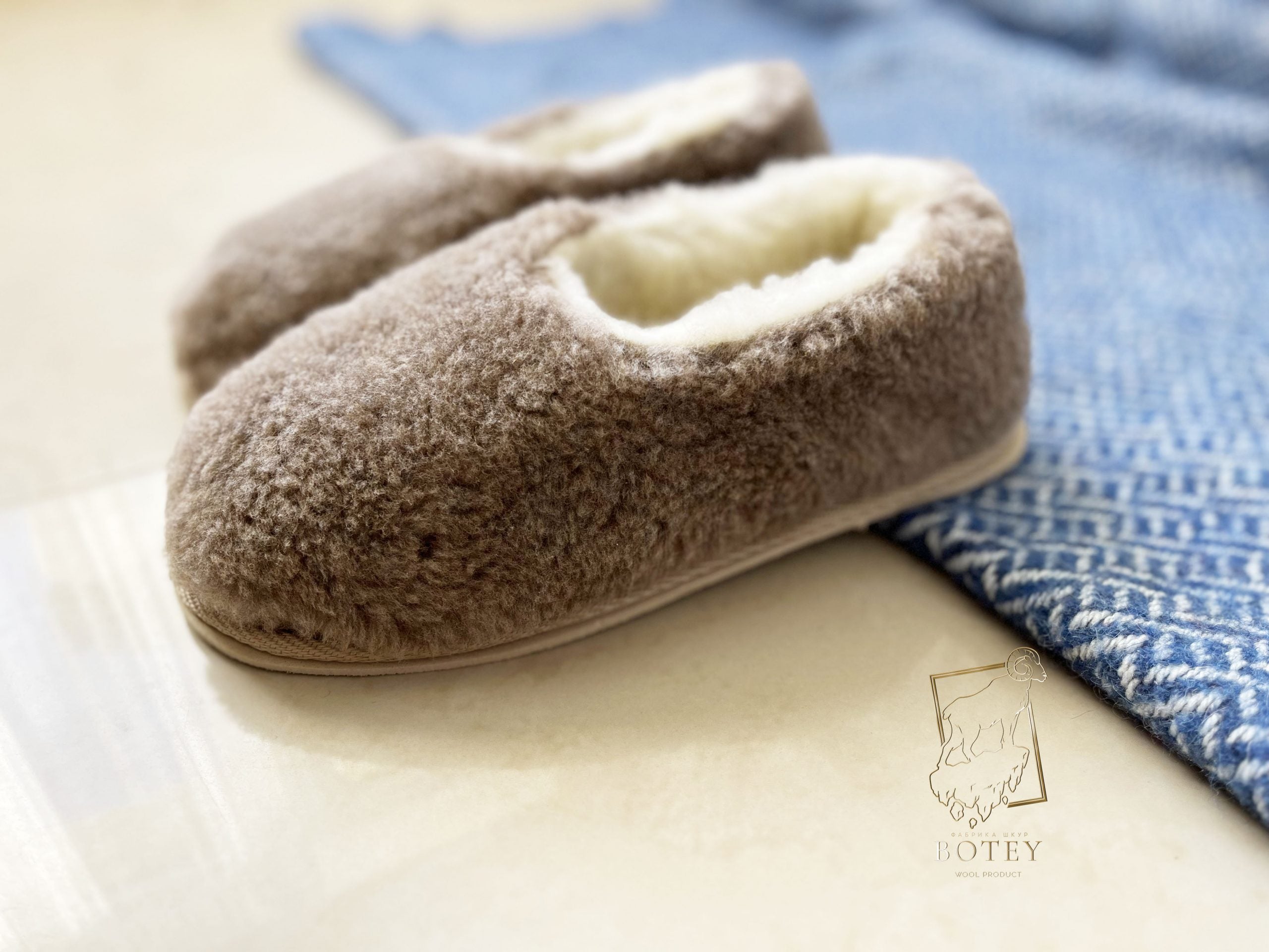 Men’s Sheepskin Slippers Brown – Soft Natural Wool Home Shoes