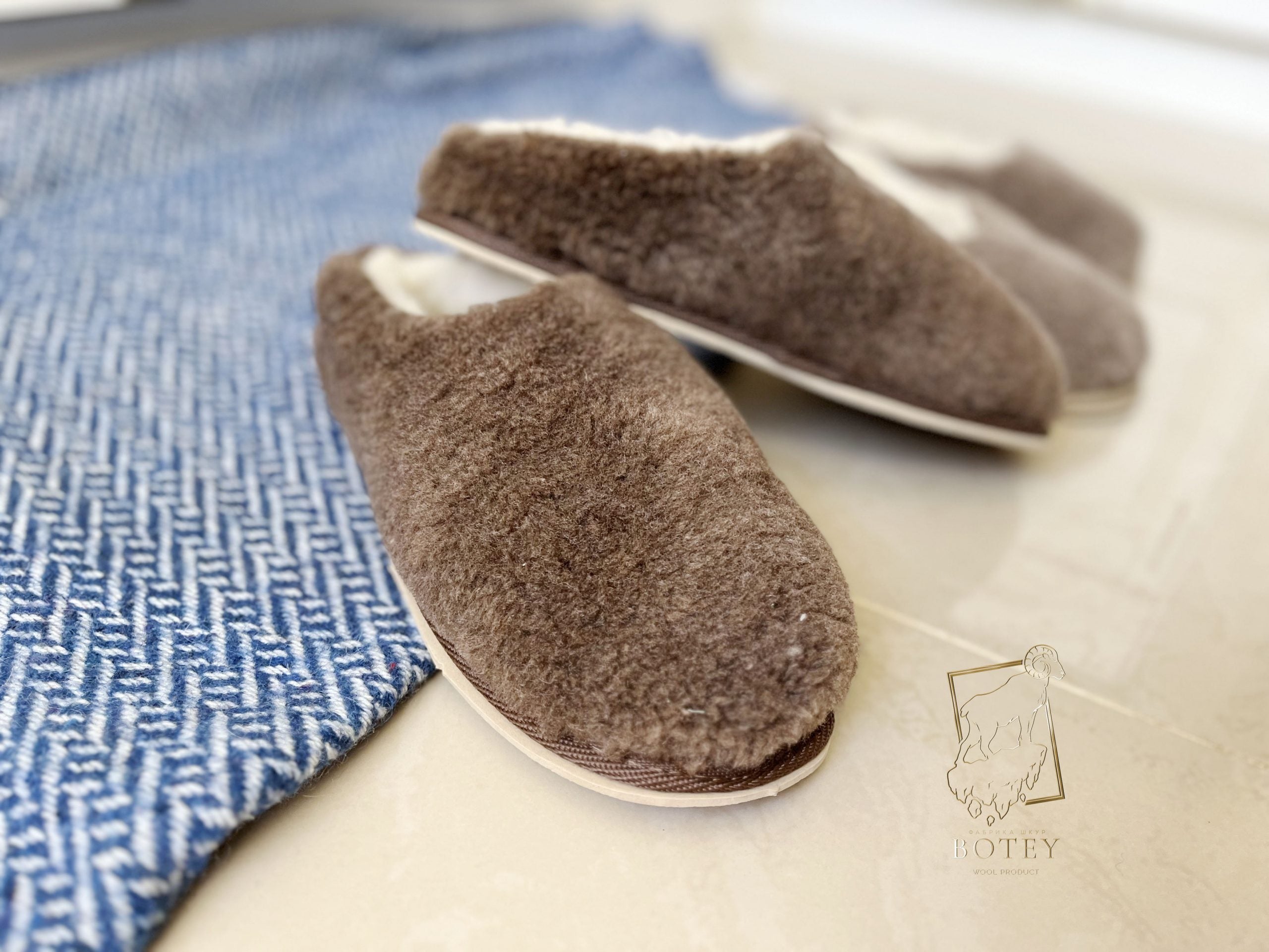Men’s Sheepskin Slippers Brown – Soft Natural Wool Home Shoes