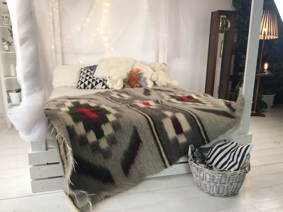 Carpathian Wool Blanket “Double Diamonds” 150×210 cm – Premium Handmade Natural Wool